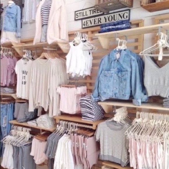 T-Shirt Mystery Box!! ADD TO BUNDLE TO DISCUSS - Picture 2 of 3